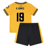 Wolves Rodrigo Gomes #19 Heimtrikotsatz Kinder 2024-25 Kurzarm (+ Kurze Hosen)